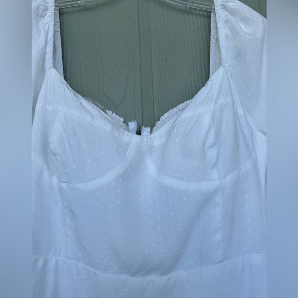 52.LULUS  Women's White Blouse Lantern Sleeve Sweetheart Neck,Ruffle Hem
Size XL - Picture 6 of 12